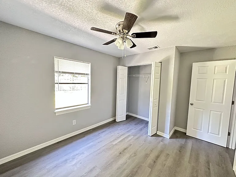 3761 NE 40th Pl #D — Photo 5