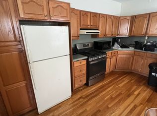 543 Laurel Hill Ave APT 2A, Cranston, RI 02920