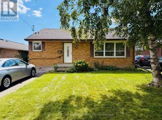 379 Welland Ave, Oshawa, ON L1J 3C7