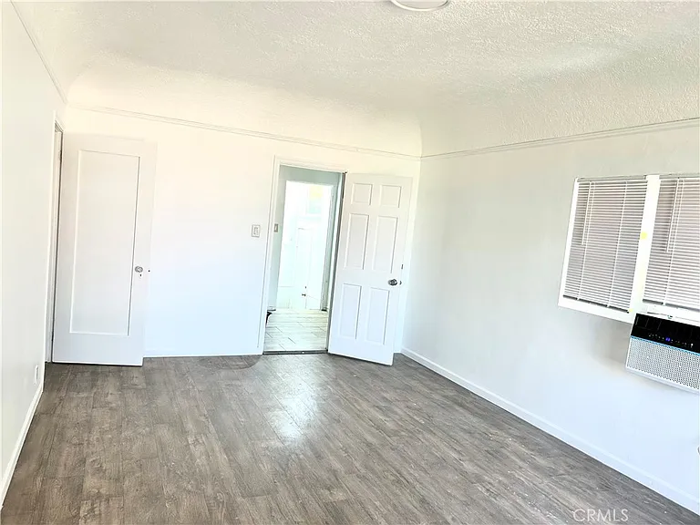212 S Lake St — Photo 2