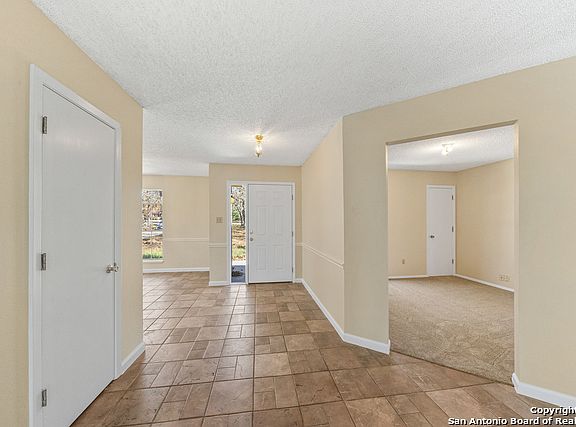 5th image of 121 Spanish Oak Trl