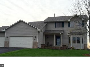 959 Sunny Ridge Dr, Carver, MN 55315