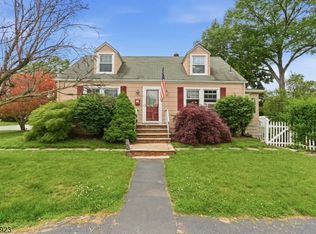 9 Albert St, Pompton Plains, NJ 07444