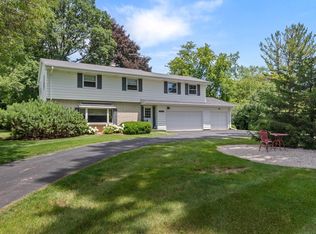 N60W15800 Hawthorne Dr, Menomonee Falls, WI 53051