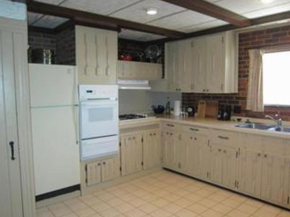 2nd image of 154 Canisteo Ave
