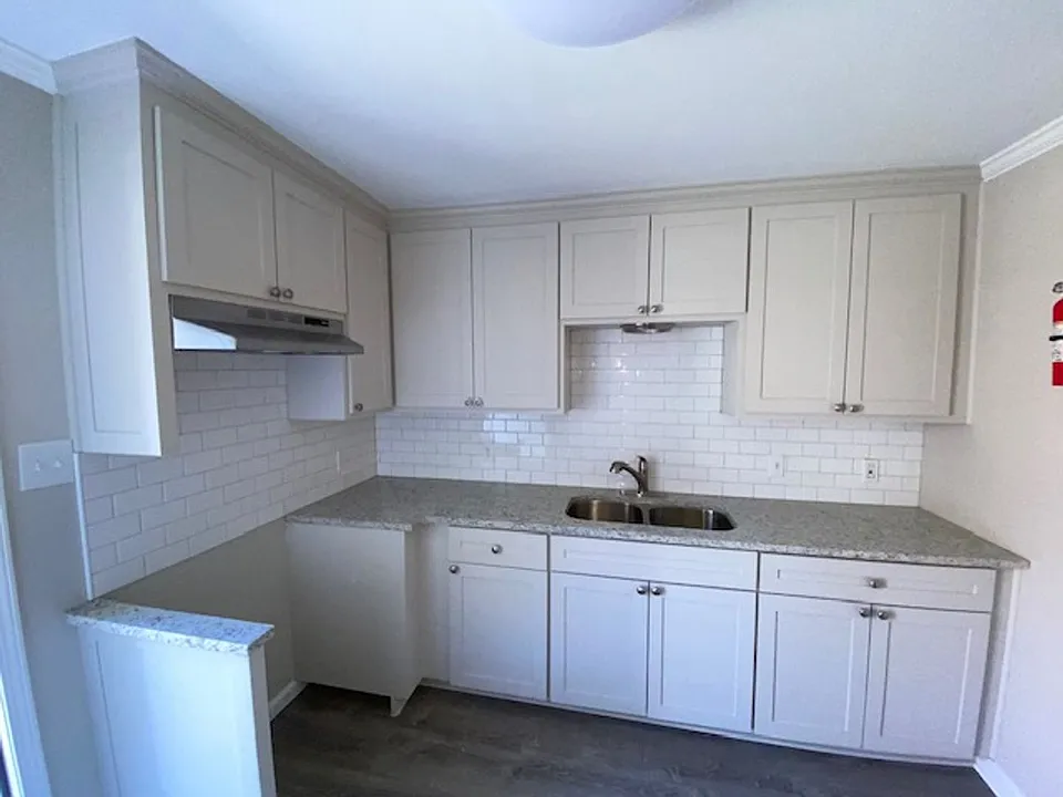 1545-1547 La Annie Dr
