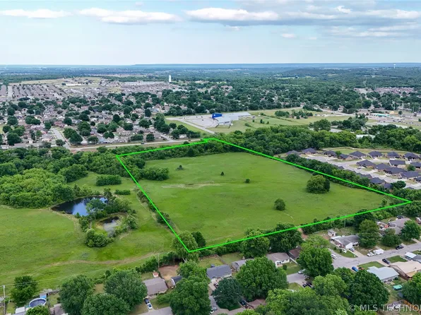 7 S Elwood Ave W, Glenpool, OK 74033