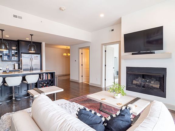 3rd image of 939 N High St Unit 308