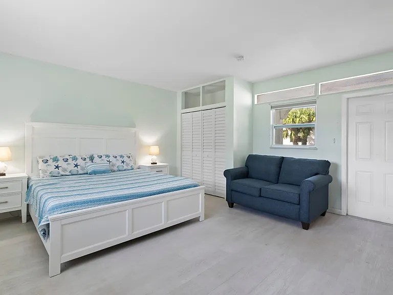 670 Hernando St #B — Photo 2