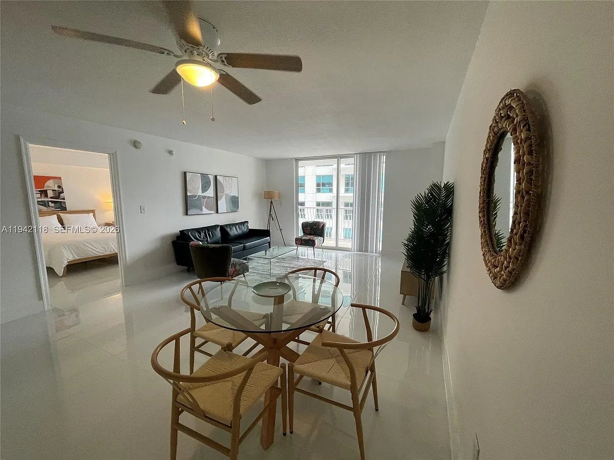 Building Photo - 1200 Brickell Bay Dr #3104