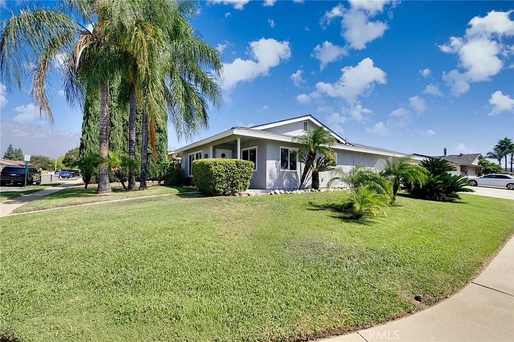 3 bed, 1256 sqft, $3,800 — Photo 2