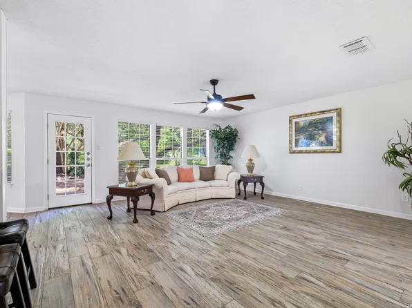 7443 Shady Hollow Ln, San Antonio, TX 78255