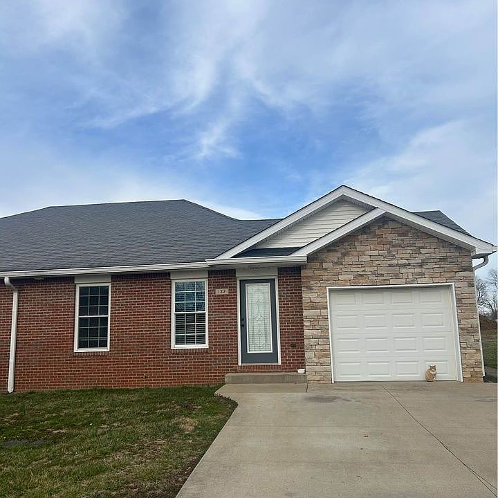 1st image of 132 Wood Ln #132