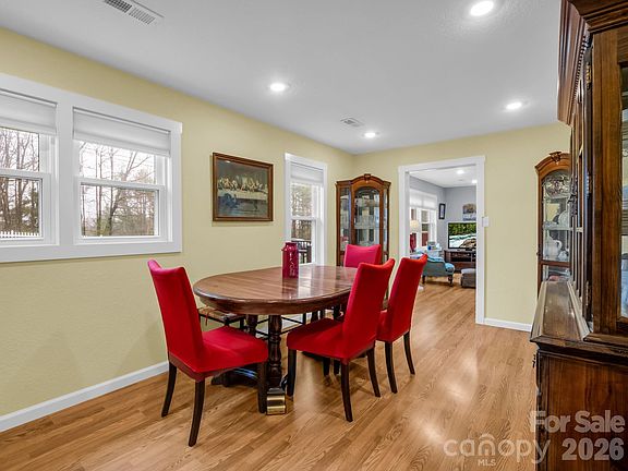 5th image of 1086 Carters Ridge Rd