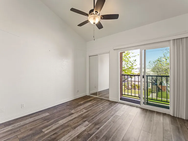 248 E Buckthorn St — Photo 18