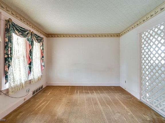 5th image of 1334 Broadway Ave