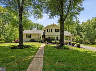 11341 Crescent Dr, Fairfax, VA 22030