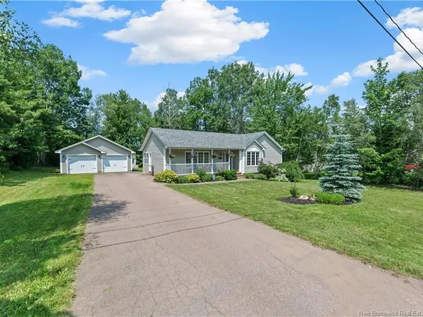16 Woodworth St, Coverdale, NB E1J 1L3