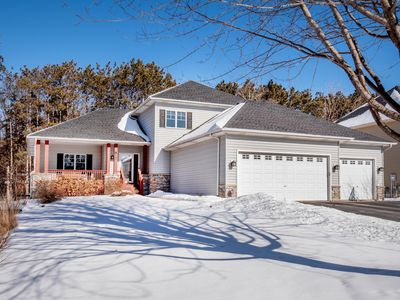 812 Henslow Ave N, Oakdale, MN, 55128