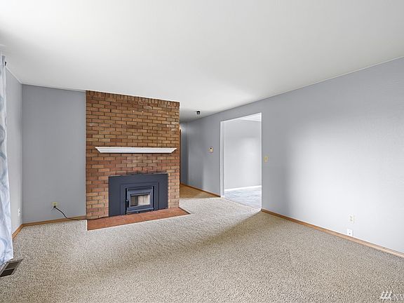 5th image of 7530 12th Ave NE
