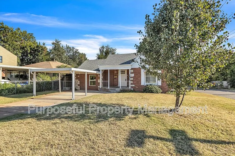 4 bed, 2.0 bath, 1690 sqft, $1,900 — Photo 2