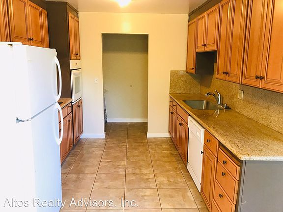 3rd image of 1420 W Latimer Ave APT 3