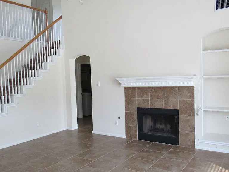2033 Creole Dr — Photo 4