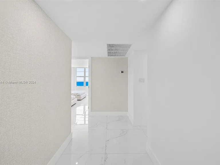 5151 Collins Ave #1527 — Photo 24