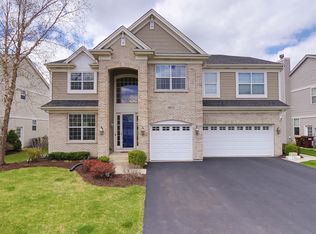 10253 Hunter Trl, Huntley, IL 60142