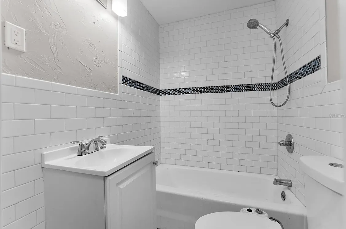 4 bed, 1250 sqft, $2,499 — Photo 3