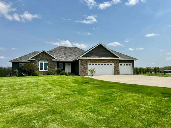 1426 Walter Mapp Dr, Riverside, IA 52327