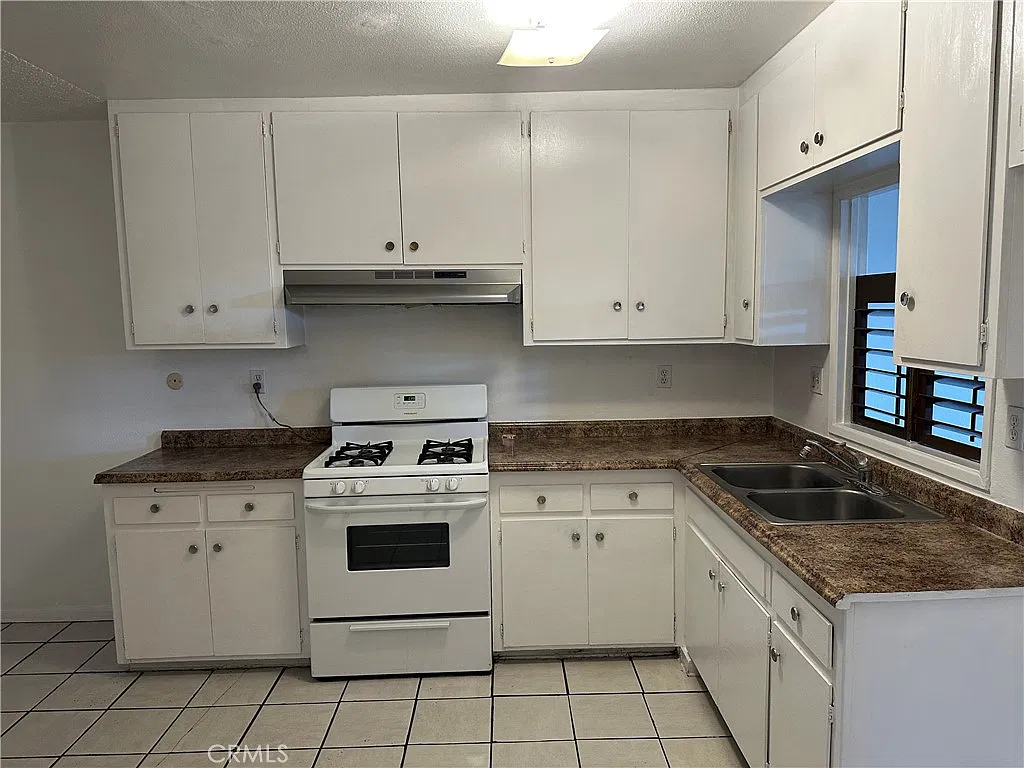 2 bed, 921 sqft, $2,680 — Photo 3