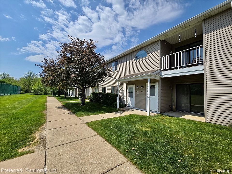 1st image of 771 Clubhouse Dr