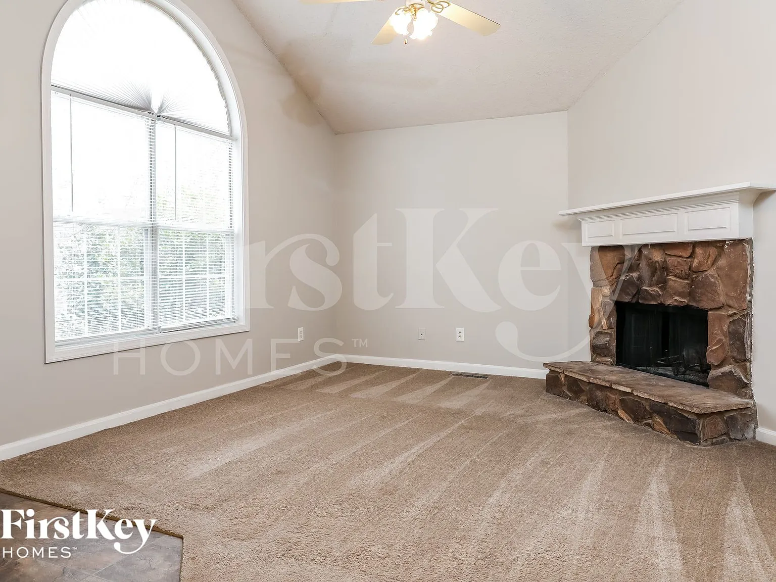 3 bed, 2.0 bath, 1281 sqft, $2,065 — Photo 3