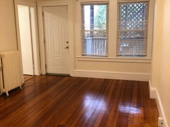 132.5 Oxford St #3, Cambridge, MA 02138