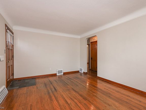 4th image of 12112 Darlington Ave