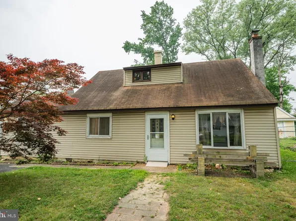 563 Wilk Dr, Morrisville, PA 19067