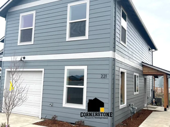 221 Dano Dr, Phoenix, OR