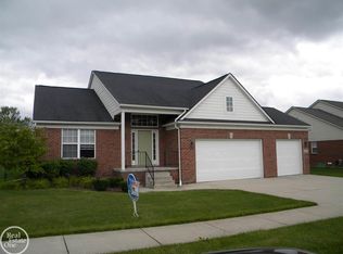 21210 Oak Ridge Dr, Clinton Township, MI 48036