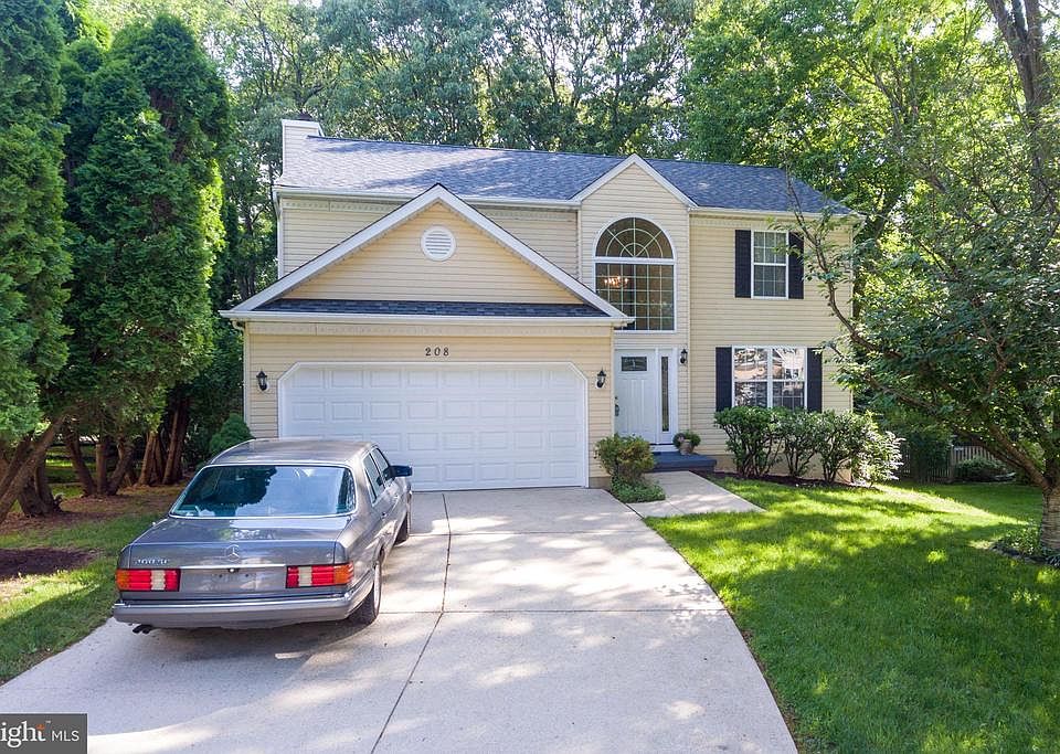 1st image of 208 Balsam Tree Ct
