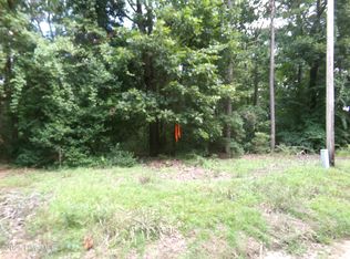 37 Plantation Dr, Elizabethtown, NC 28337