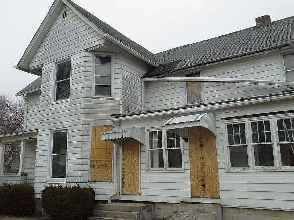 2nd image of 215 S Pearl St