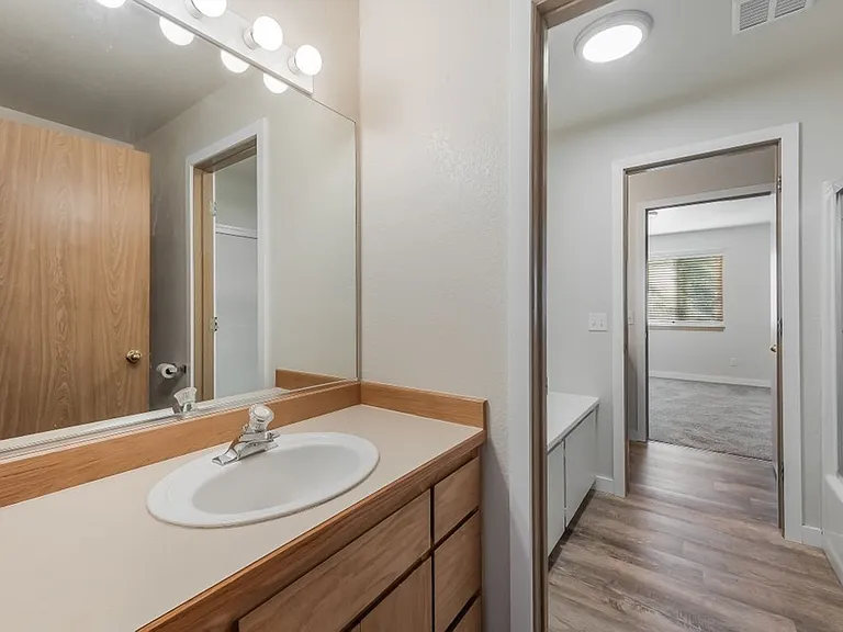 4019 E 2nd Ave #B — Photo 12