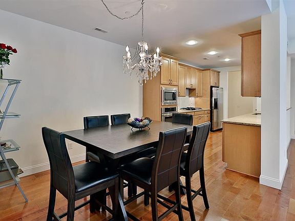 4th image of 7518 Parkdale #103