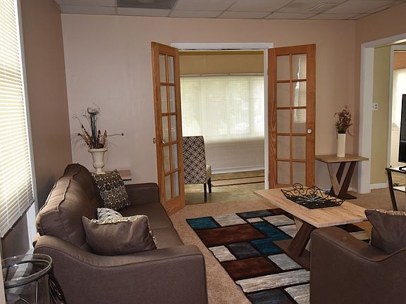 5th image of 1529 Glenn Dr