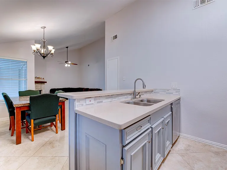 10703 Highland Woods Dr — Photo 24