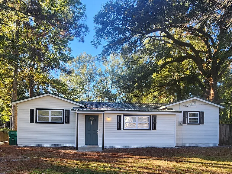 300 W Sycamore Rd — Photo 2