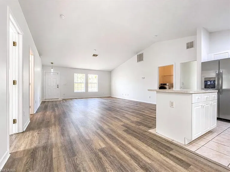 1407 W 10th St — Photo 4