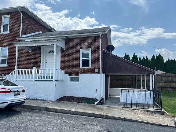 2nd image of 566 Washington Ave #2
