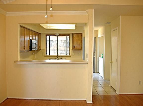 3rd image of 549 Hunters Glen St